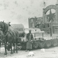 Praalwagen van de Red Star Line voor een stoet der naties over de Rijnkaai