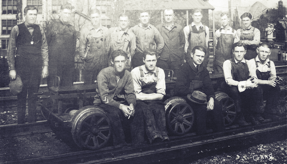 Veertien arbeiders van de Regal Train Control Gang. Atkinson (Illinois), z.j. [ADVN, VFSCC 60]